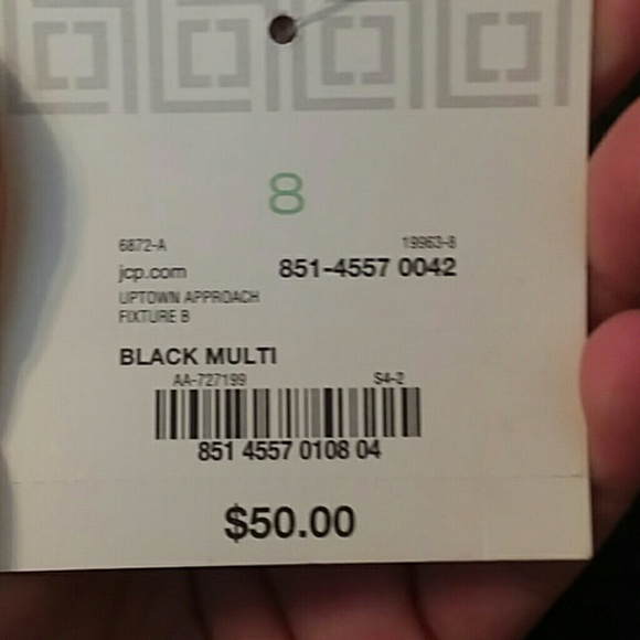 NWT Super Cute Plaid Skirt, perfect for Fall - Picture 5 of 7